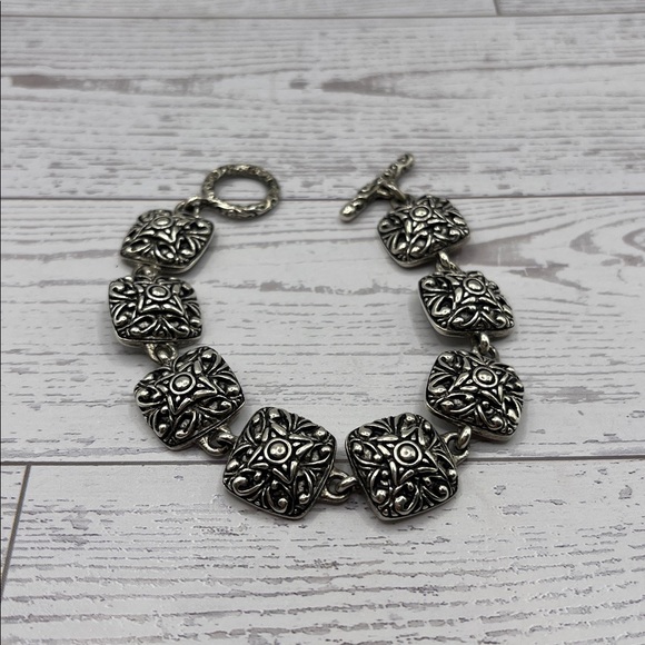 Bracelet Bailey Silver Floral Bracelet Vintage Swirl Toggle Closure - Picture 7 of 10